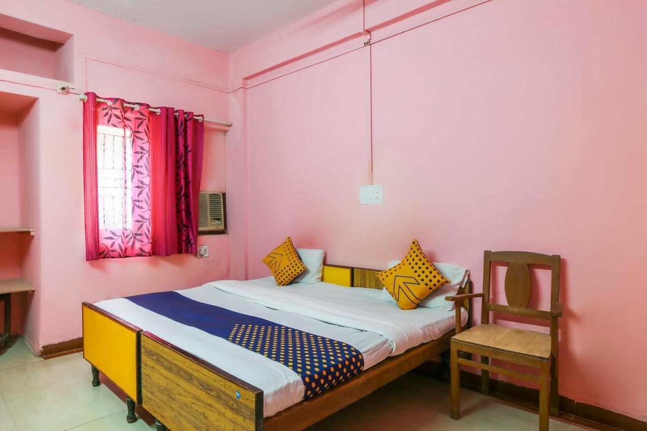Spot On 67211 Hotel Gokul Daman Exterior foto